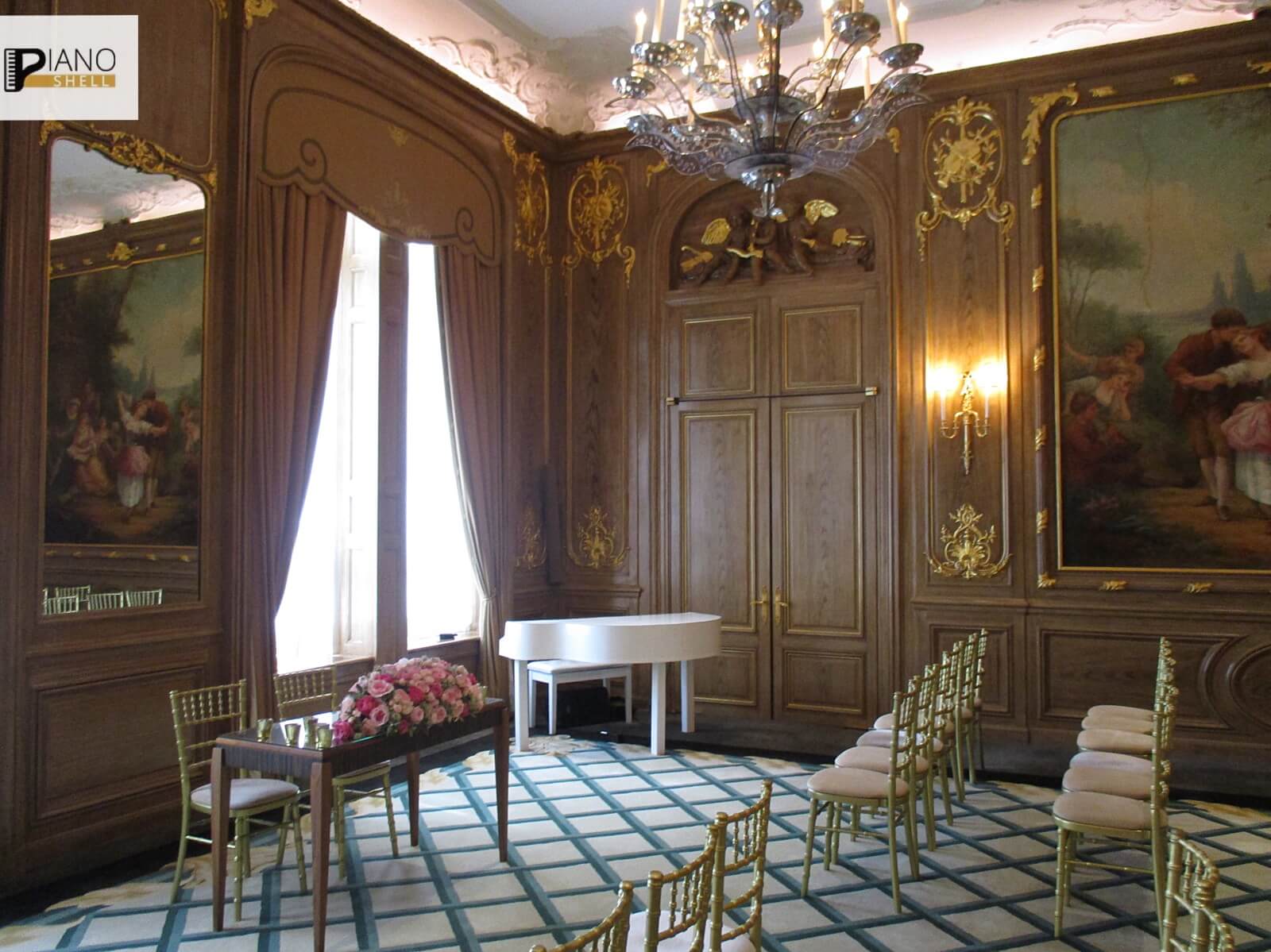 White Portable Piano at Claridge’s